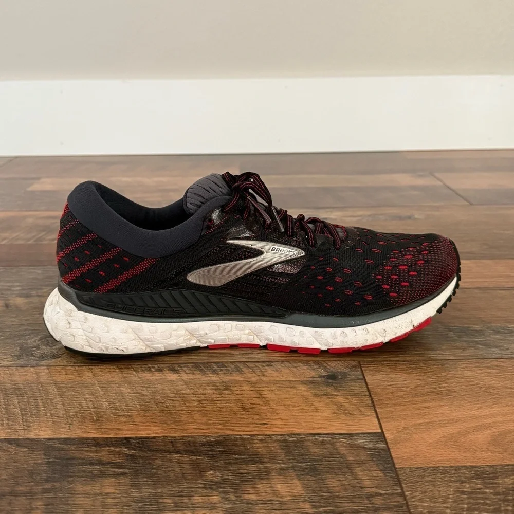 Brooks size 12